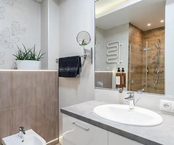 Vidoc דירה ורשה